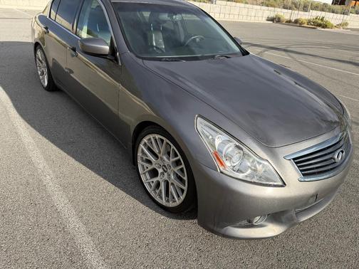 Gray 2013 INFINITI G37 x