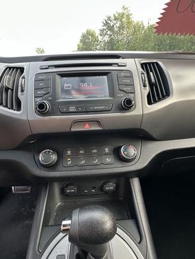 White 2015 Kia Sportage LX