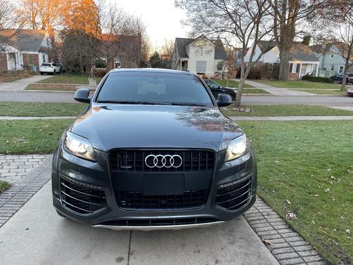 Gray 2015 Audi Q7 3.0T S line Prestige