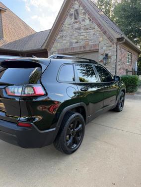 Black 2019 Jeep Cherokee Latitude Plus