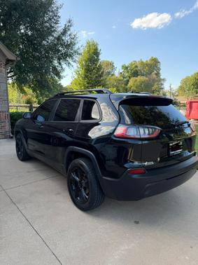 Black 2019 Jeep Cherokee Latitude Plus