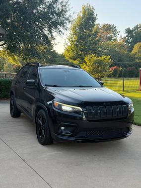 Black 2019 Jeep Cherokee Latitude Plus