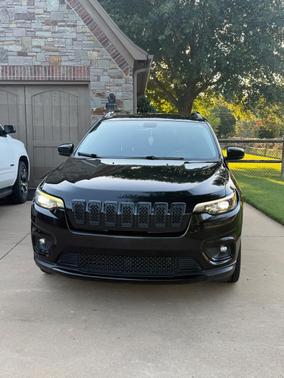 Black 2019 Jeep Cherokee Latitude Plus