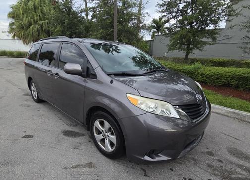 2012 Toyota Sienna LE