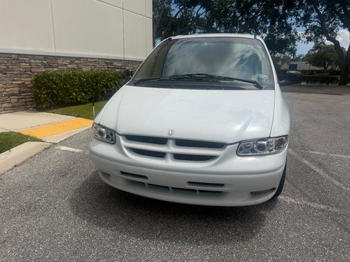 White 1996 Dodge Caravan LE