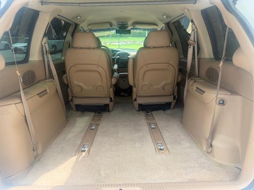White 1996 Dodge Caravan LE