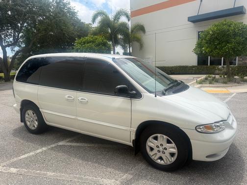 White 1996 Dodge Caravan LE