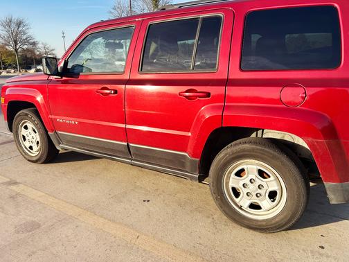 Red 2016 Jeep Patriot Sport