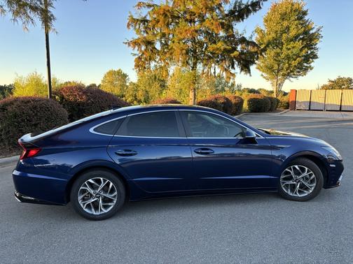 Blue 2022 Hyundai SONATA SEL