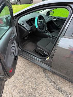 Gray 2018 Ford Focus SE