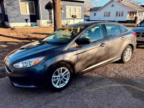 Gray 2018 Ford Focus SE