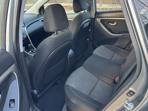 2017 Hyundai Elantra GT Base