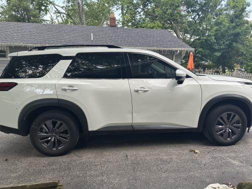 2022 Nissan Pathfinder SV