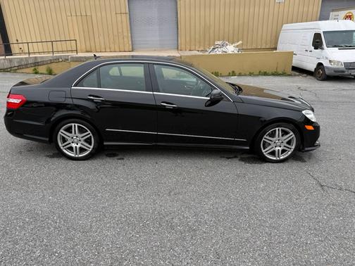 Black 2010 Mercedes-Benz E-Class E 550 4MATIC