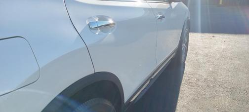 White 2017 Nissan Rogue SL