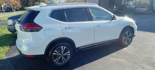 White 2017 Nissan Rogue SL