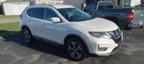 White 2017 Nissan Rogue SL