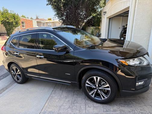 Black 2018 Nissan Rogue Hybrid SL