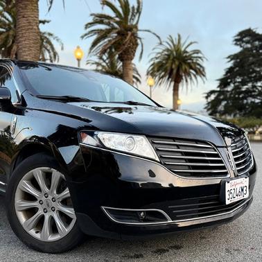 Black 2019 Lincoln MKT Reserve