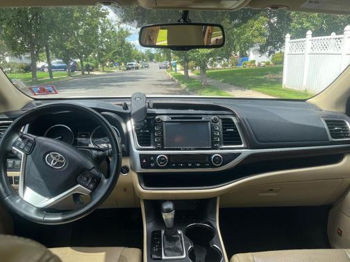 White 2016 Toyota Highlander Limited