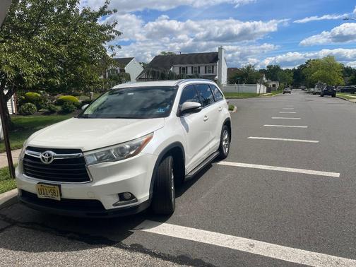 White 2016 Toyota Highlander Limited