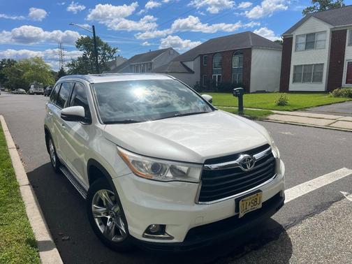 White 2016 Toyota Highlander Limited
