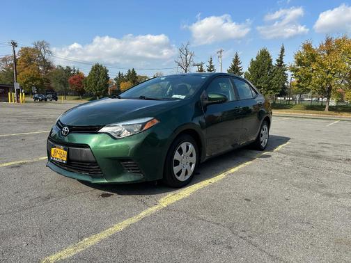 Green 2014 Toyota Corolla LE
