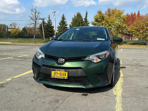 Green 2014 Toyota Corolla LE