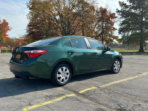 Green 2014 Toyota Corolla LE