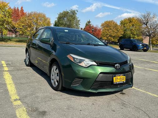 Green 2014 Toyota Corolla LE