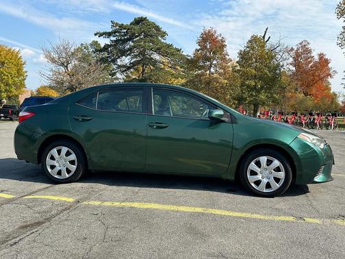Green 2014 Toyota Corolla LE