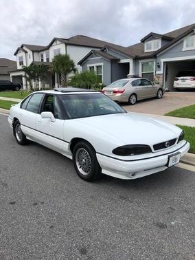 White 1995 Pontiac Bonneville SE