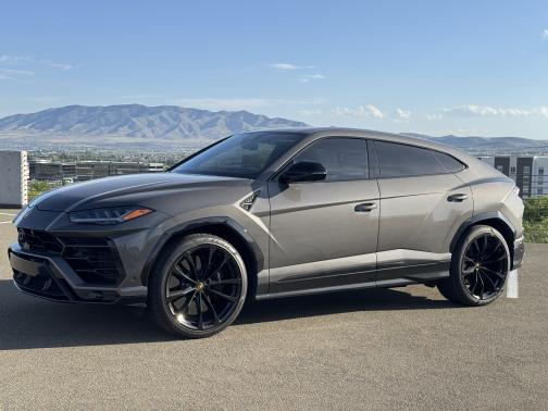 2022 Lamborghini Urus Base