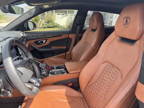 2022 Lamborghini Urus Base