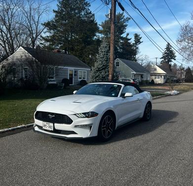 2022 Ford Mustang EcoBoost Premium