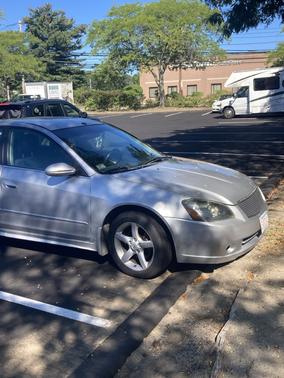 Silver 2006 Nissan Altima 3.5 SE