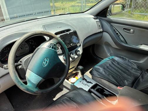 Gray 2008 Hyundai ELANTRA SE