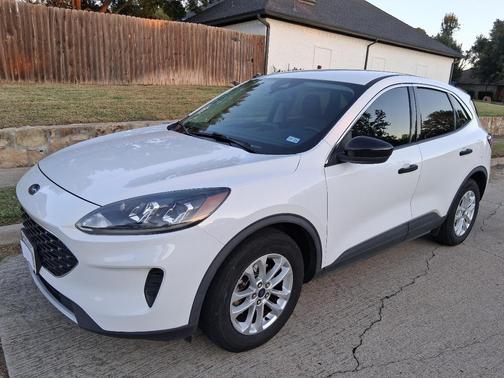 White 2021 Ford Escape SE