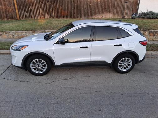 White 2021 Ford Escape SE