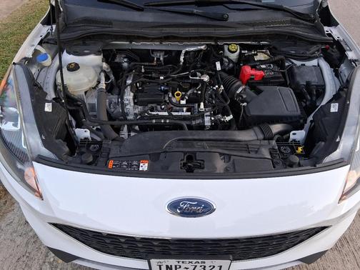 White 2021 Ford Escape SE