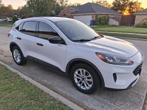 White 2021 Ford Escape SE