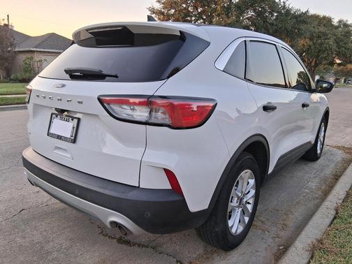 White 2021 Ford Escape SE