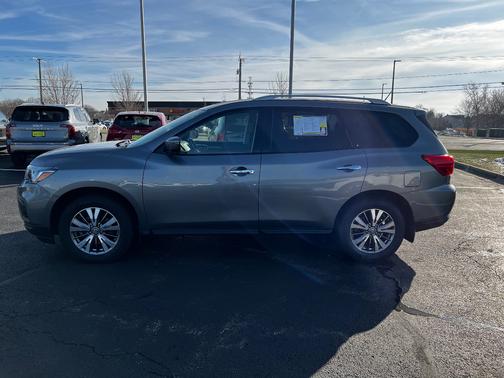 2018 Nissan Pathfinder S