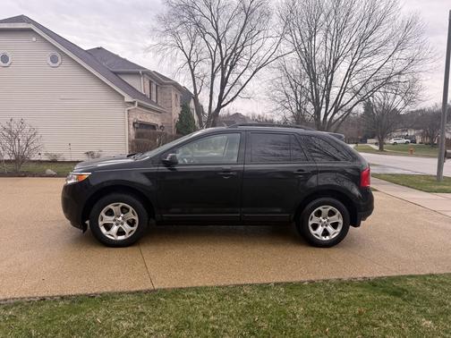 Black 2014 Ford Edge SEL