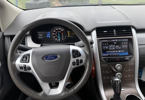 Black 2014 Ford Edge SEL