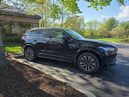 Black 2022 Volvo XC90 T6 Momentum