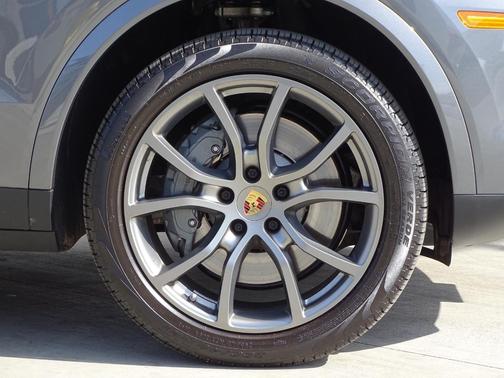 Gray 2019 Porsche Cayenne Cayenne