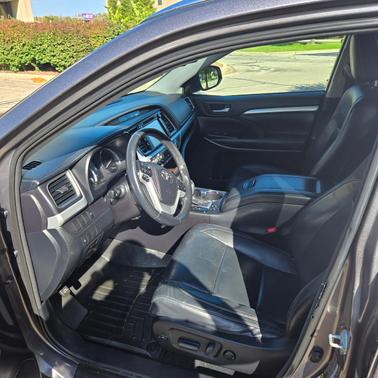 Gray 2015 Toyota Highlander XLE