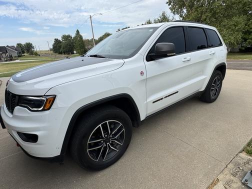 White 2019 Jeep Grand Cherokee Trailhawk