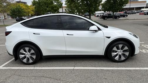White 2023 Tesla Model Y Long Range